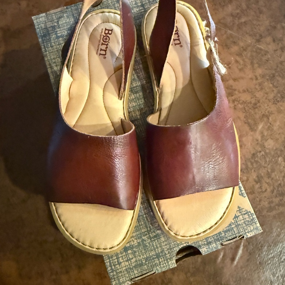 Born Inlet Dark Tan Sandals with Open Toe Design